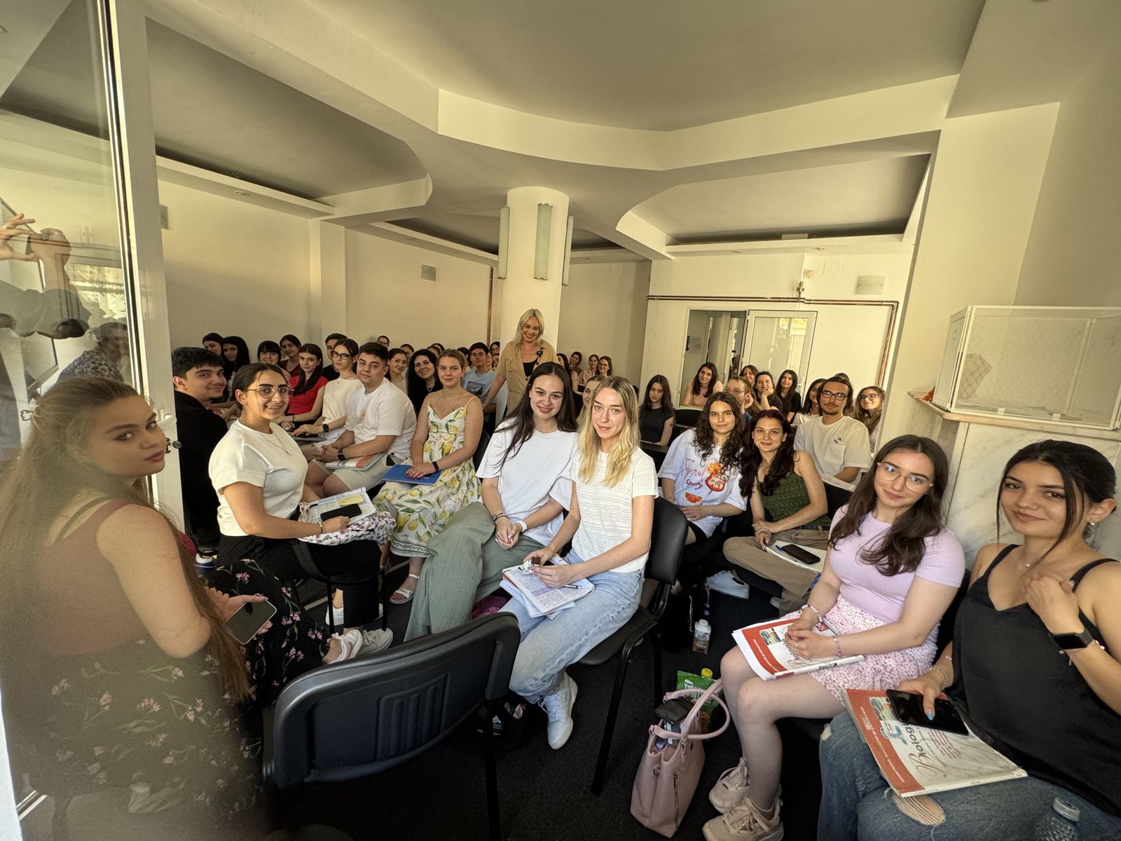 Înveți învățându-l pe altul — unic în România