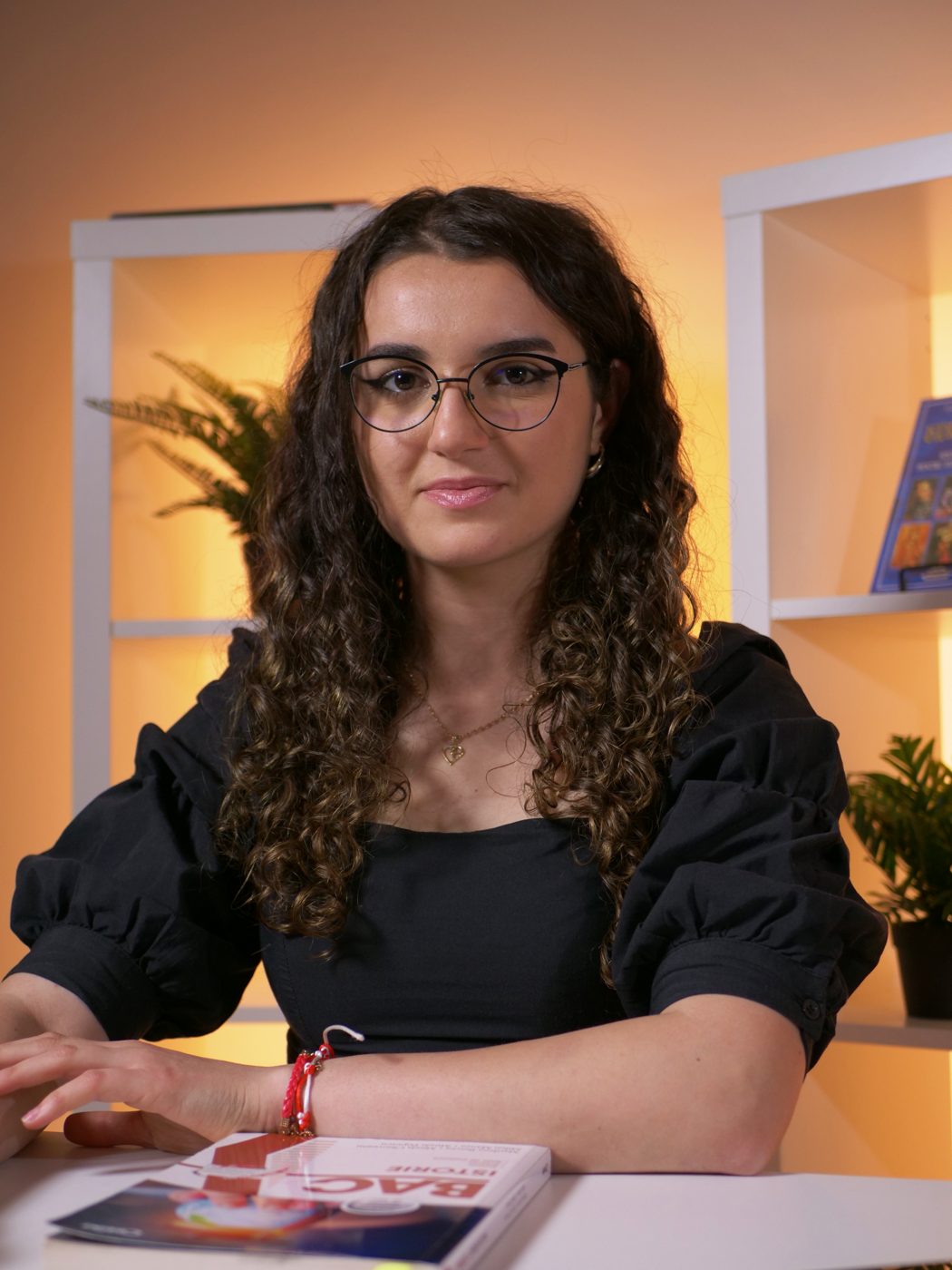 Cine este Corina?